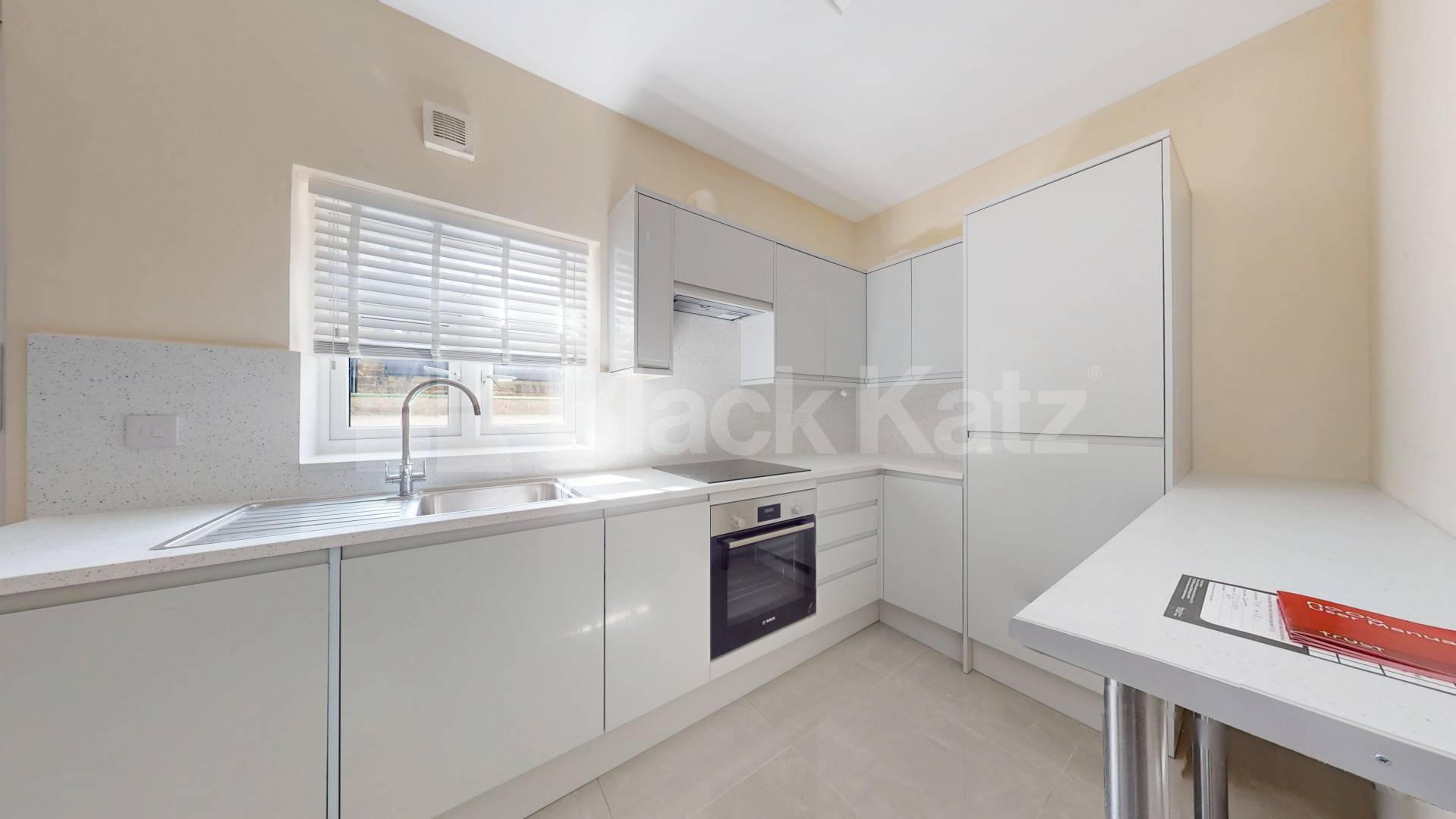 Spacious Newly Refurbished 2 Bedroom Luxury Apartment  Tottenham Court Road, Euston