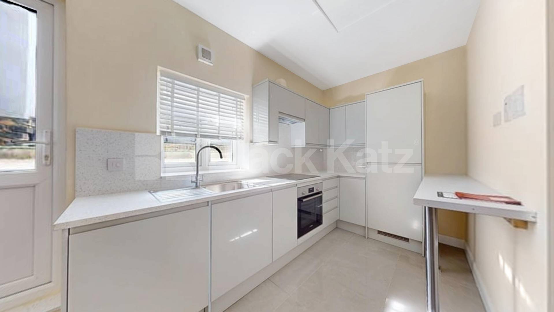 Spacious Newly Refurbished 2 Bedroom Luxury Apartment  Tottenham Court Road, Euston