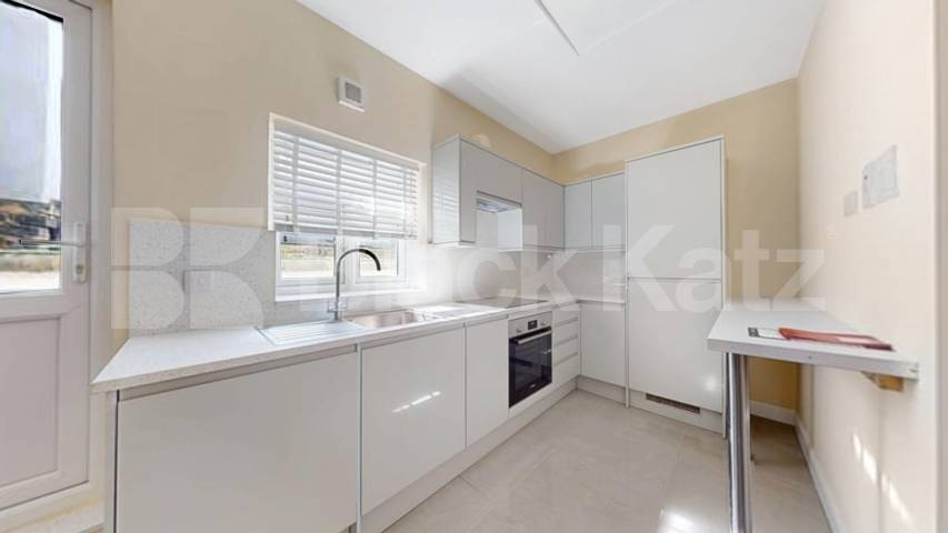 Spacious Newly Refurbished 2 Bedroom Luxury Apartment  Tottenham Court Road, Euston