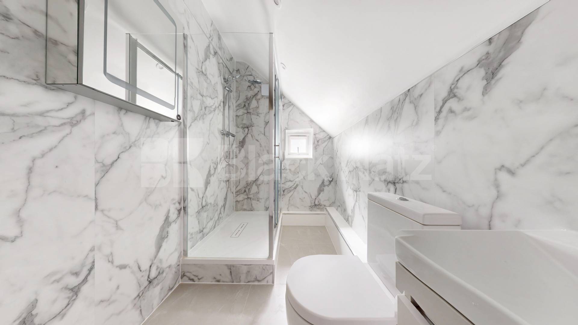 Spacious Newly Refurbished 2 Bedroom Luxury Apartment  Tottenham Court Road, Euston