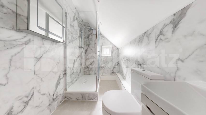 Spacious Newly Refurbished 2 Bedroom Luxury Apartment  Tottenham Court Road, Euston