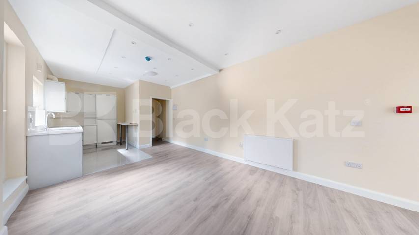 Spacious Newly Refurbished 2 Bedroom Luxury Apartment  Tottenham Court Road, Euston
