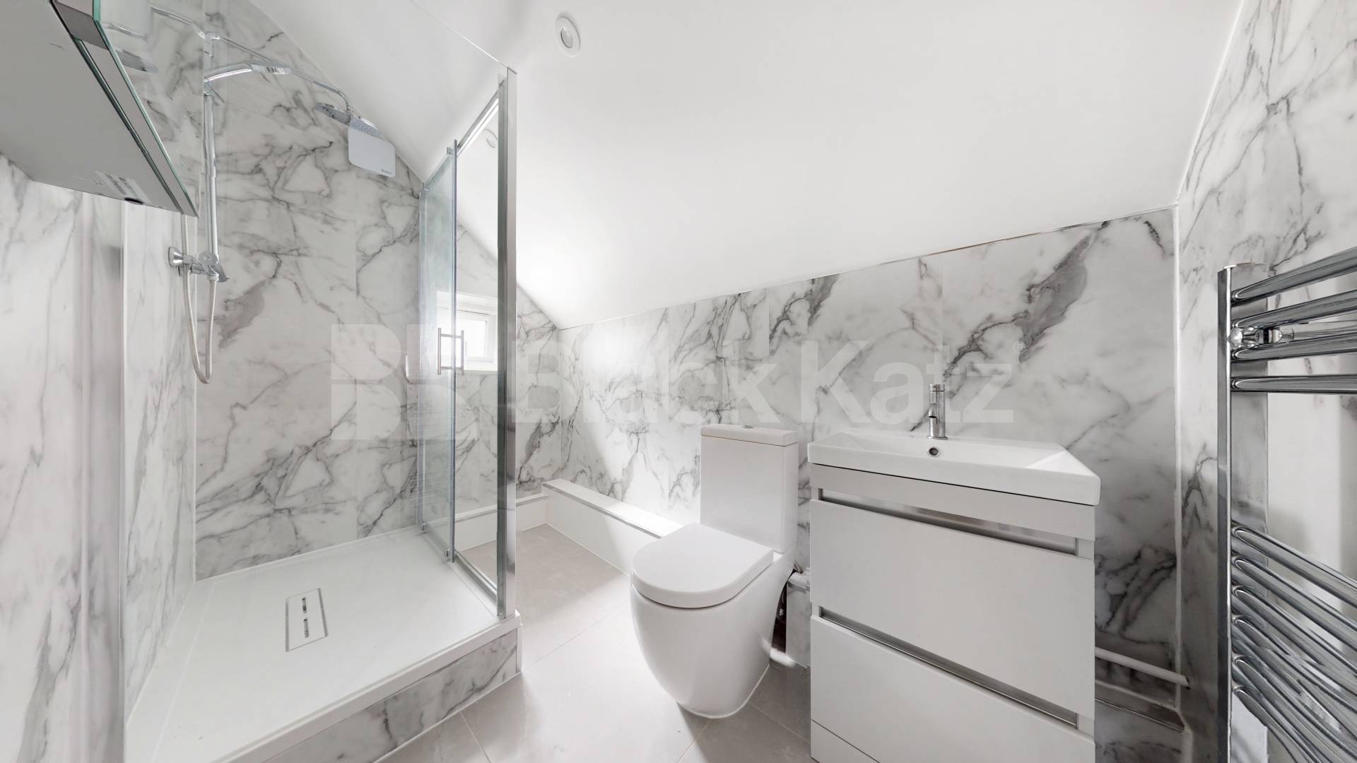 Spacious Newly Refurbished 2 Bedroom Luxury Apartment  Tottenham Court Road, Euston