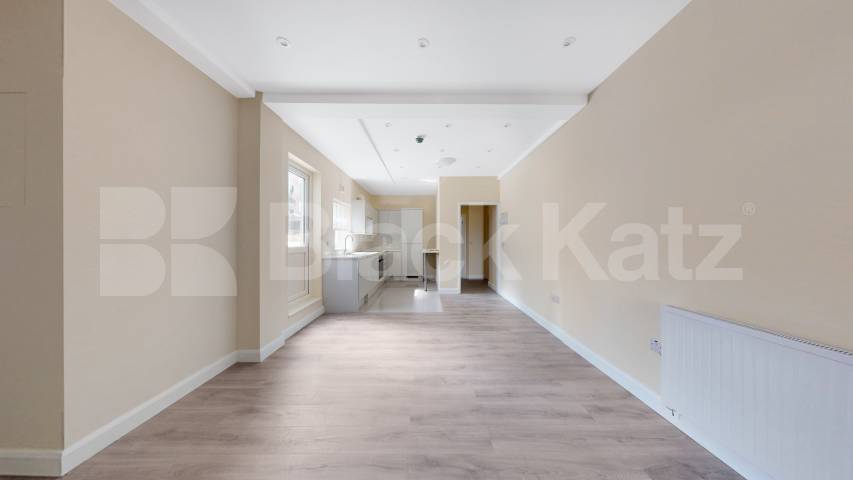 Spacious Newly Refurbished 2 Bedroom Luxury Apartment  Tottenham Court Road, Euston