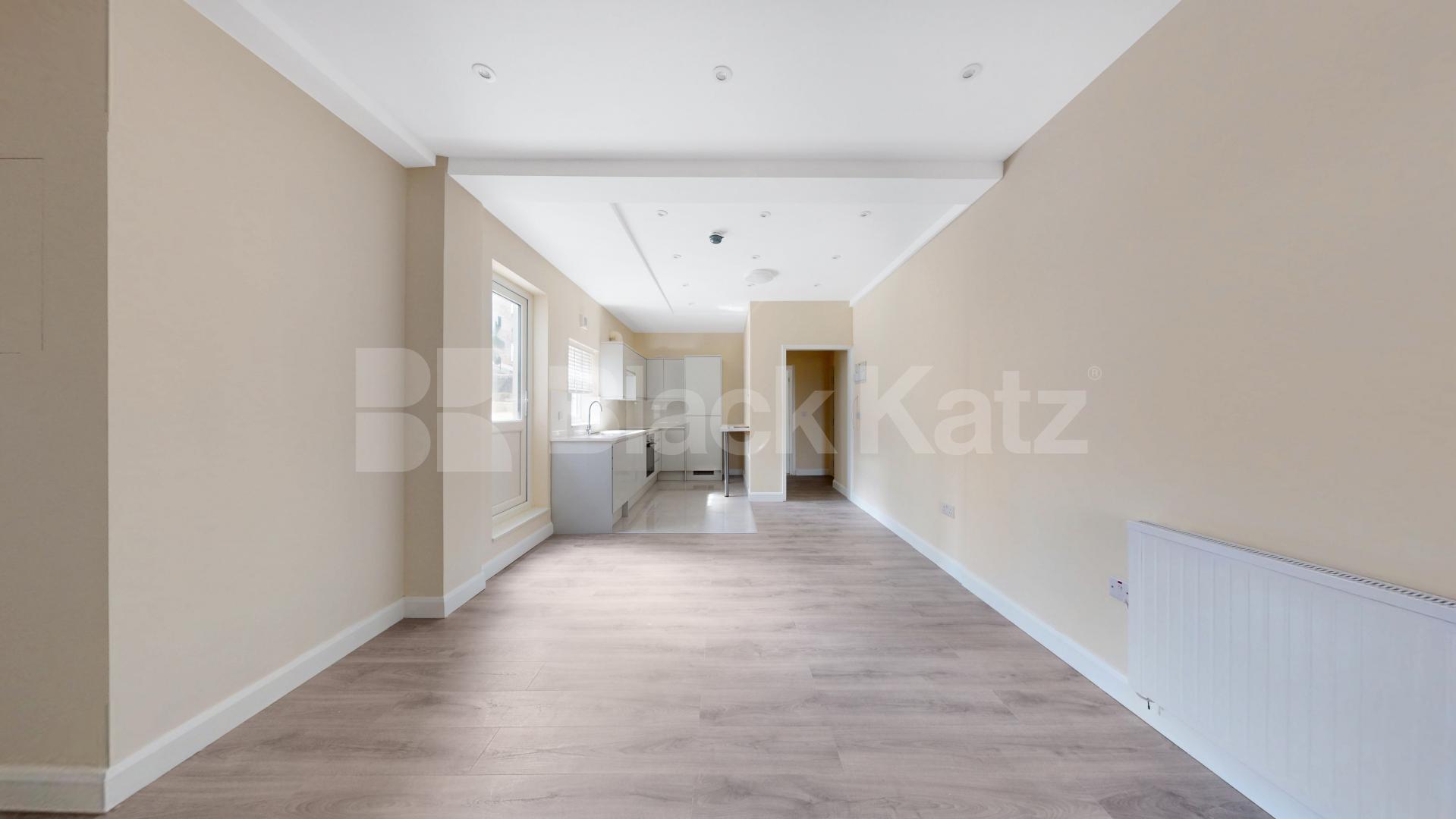 Spacious Newly Refurbished 2 Bedroom Luxury Apartment  Tottenham Court Road, Euston
