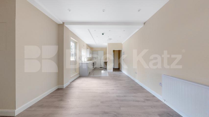 Spacious Newly Refurbished 2 Bedroom Luxury Apartment  Tottenham Court Road, Euston