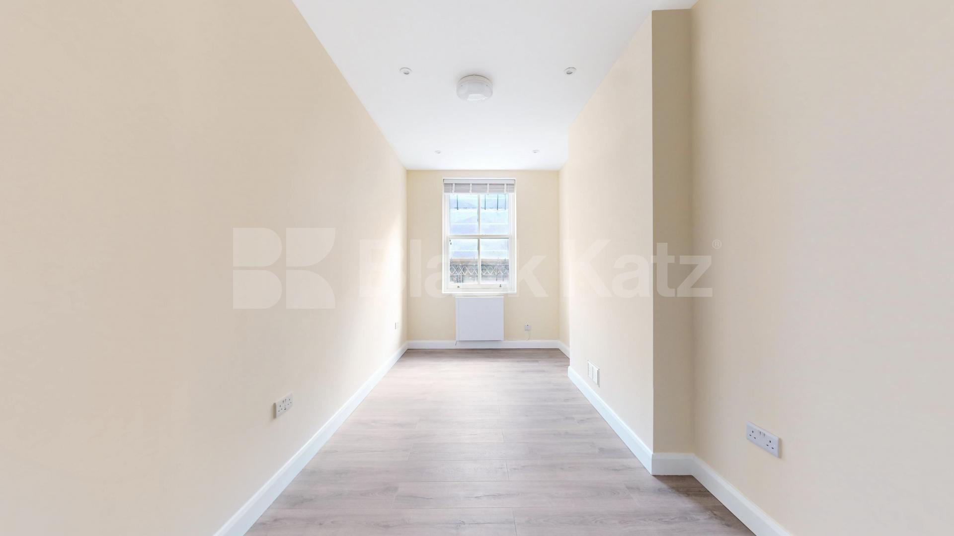 Spacious Newly Refurbished 2 Bedroom Luxury Apartment  Tottenham Court Road, Euston