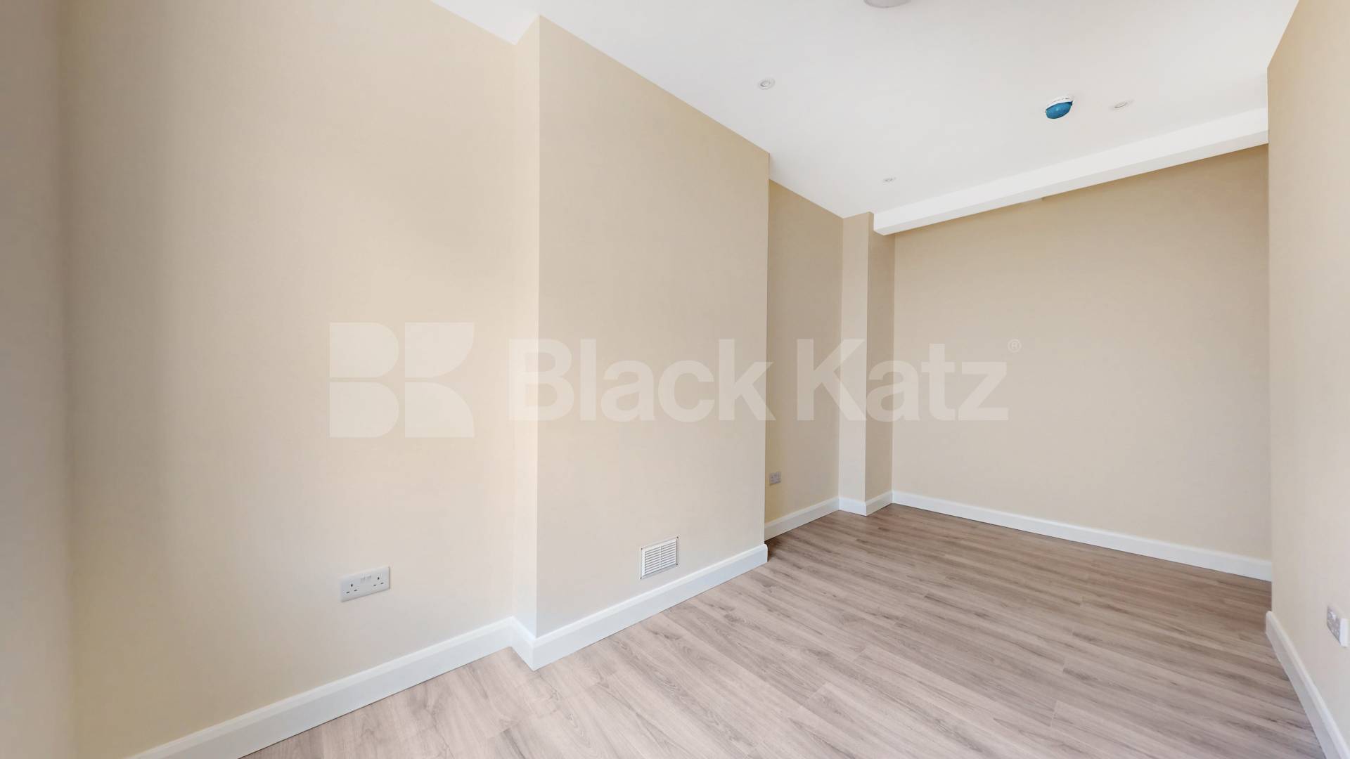 Spacious Newly Refurbished 2 Bedroom Luxury Apartment  Tottenham Court Road, Euston