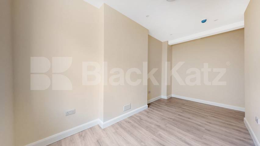 Spacious Newly Refurbished 2 Bedroom Luxury Apartment  Tottenham Court Road, Euston