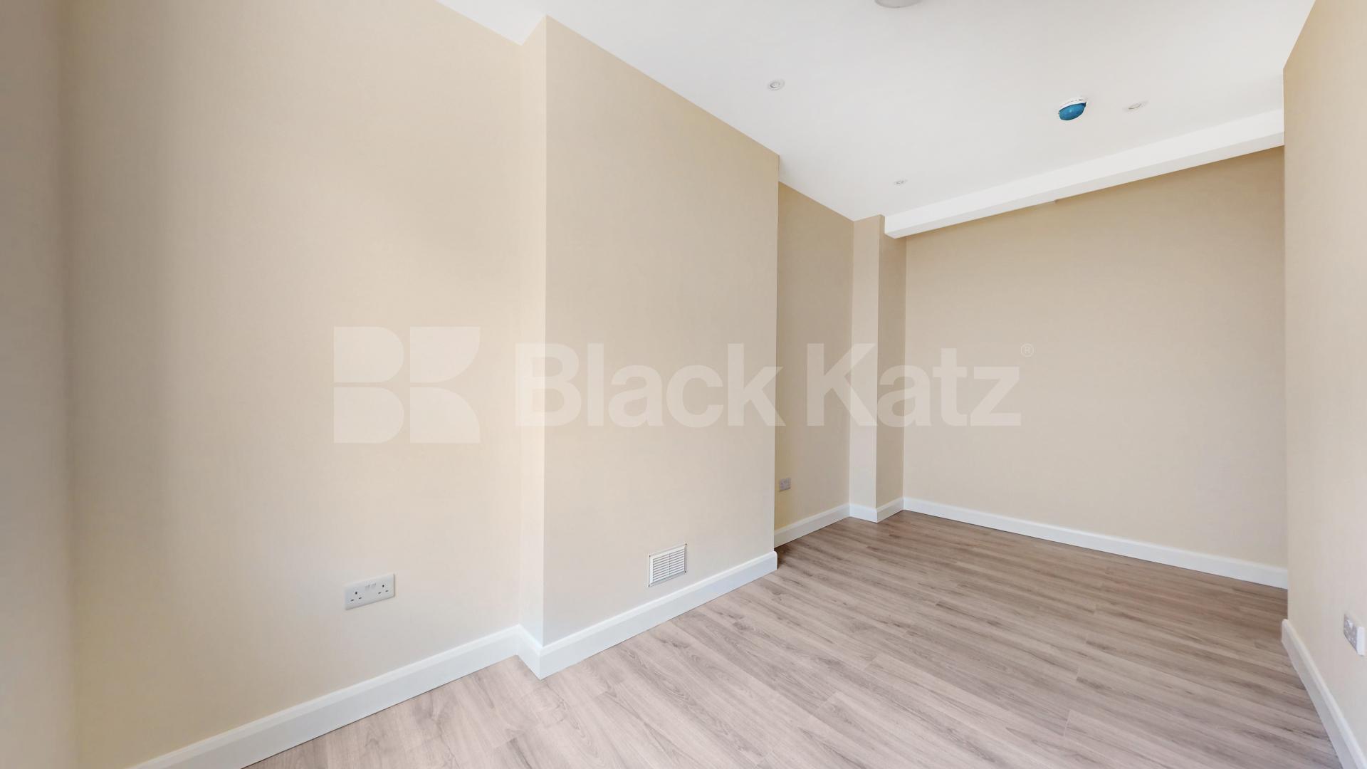 Spacious Newly Refurbished 2 Bedroom Luxury Apartment  Tottenham Court Road, Euston