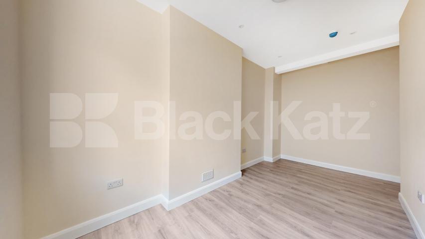 Spacious Newly Refurbished 2 Bedroom Luxury Apartment  Tottenham Court Road, Euston