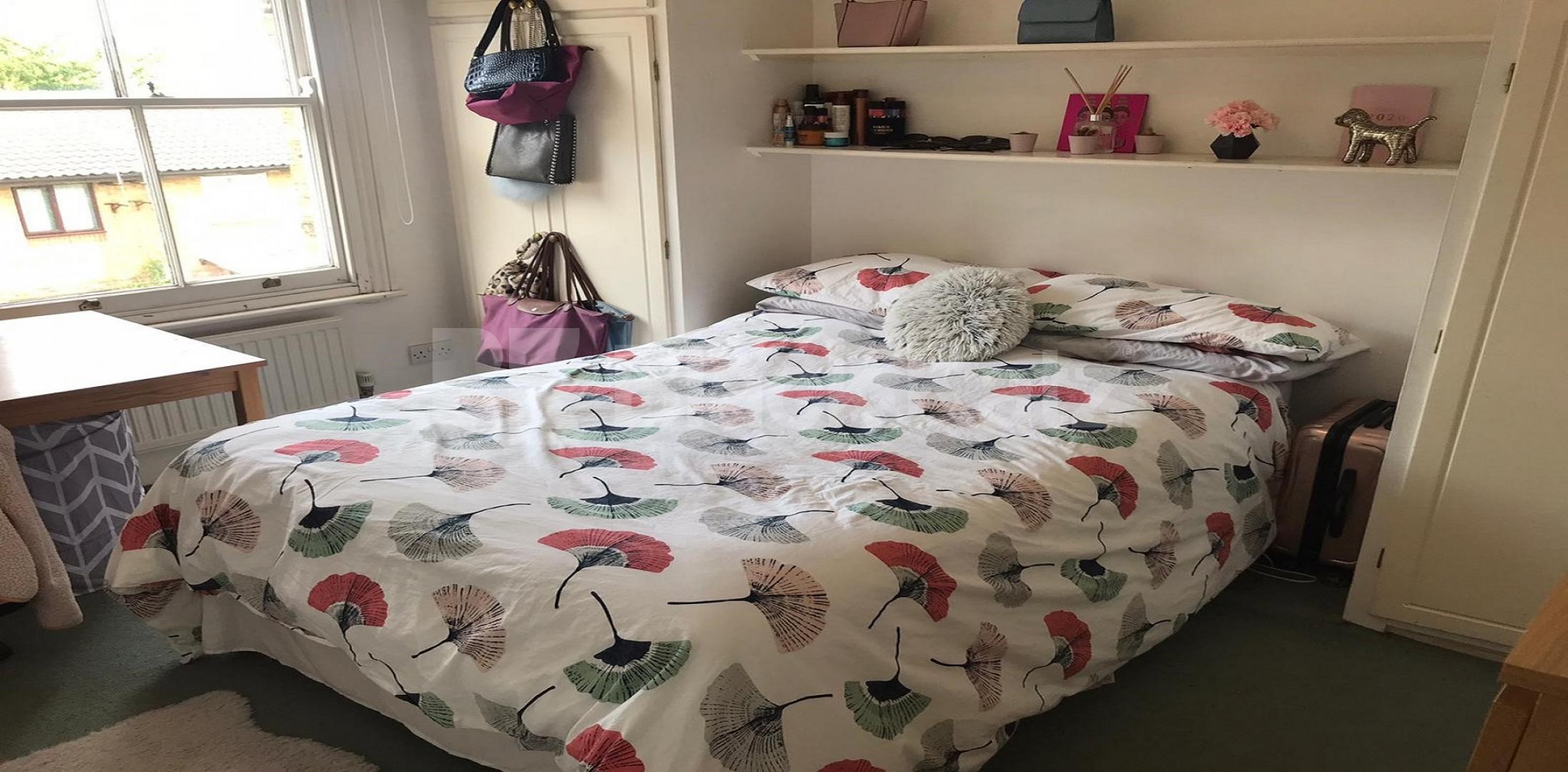 			LET , 4 Bedroom, 1 bath, 1 reception Terraced House			 Henshaw Street, Borough/Elephant and Castle