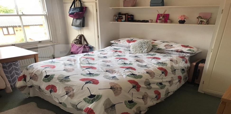 			LET , 4 Bedroom, 1 bath, 1 reception Terraced House			 Henshaw Street, Borough/Elephant and Castle