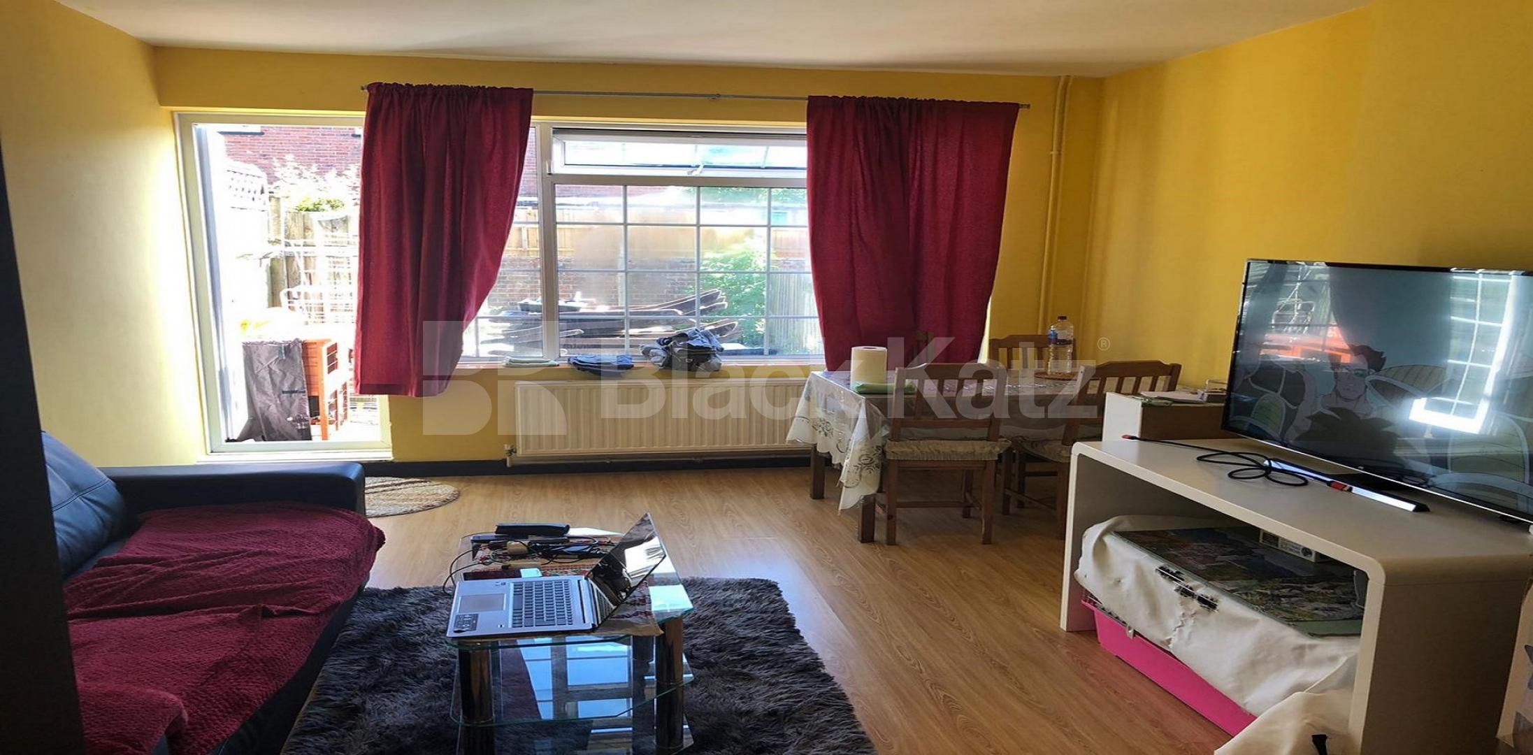 			UNDER OFFER , 2 Bedroom, 1 bath, 1 reception Ground Floor Maisonette			 Phelp Street, Kennington / Elephant and Castle 