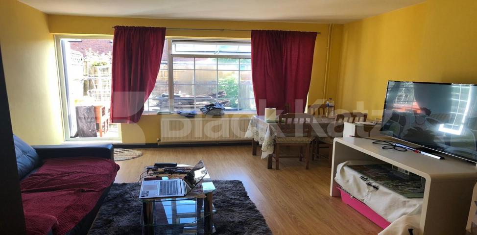 			UNDER OFFER , 2 Bedroom, 1 bath, 1 reception Ground Floor Maisonette			 Phelp Street, Kennington / Elephant and Castle 