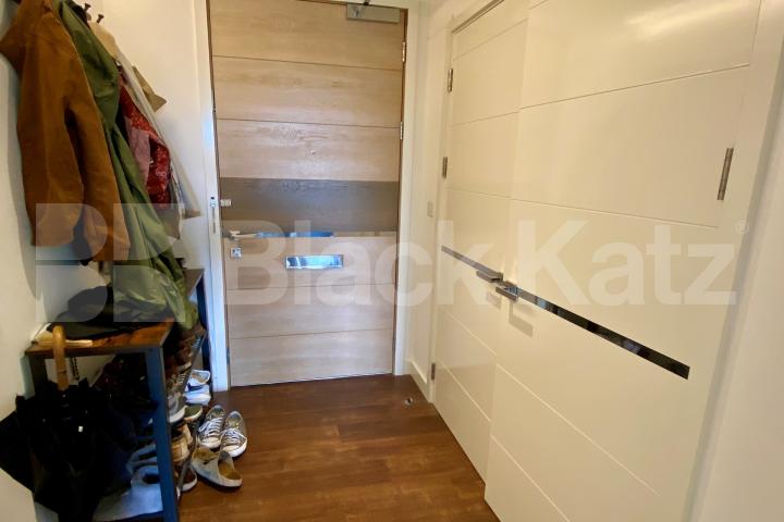 Flooded with natural light & boasting size, quality & location Royal Victoria Gardens Whitling Way, Surrey Quays