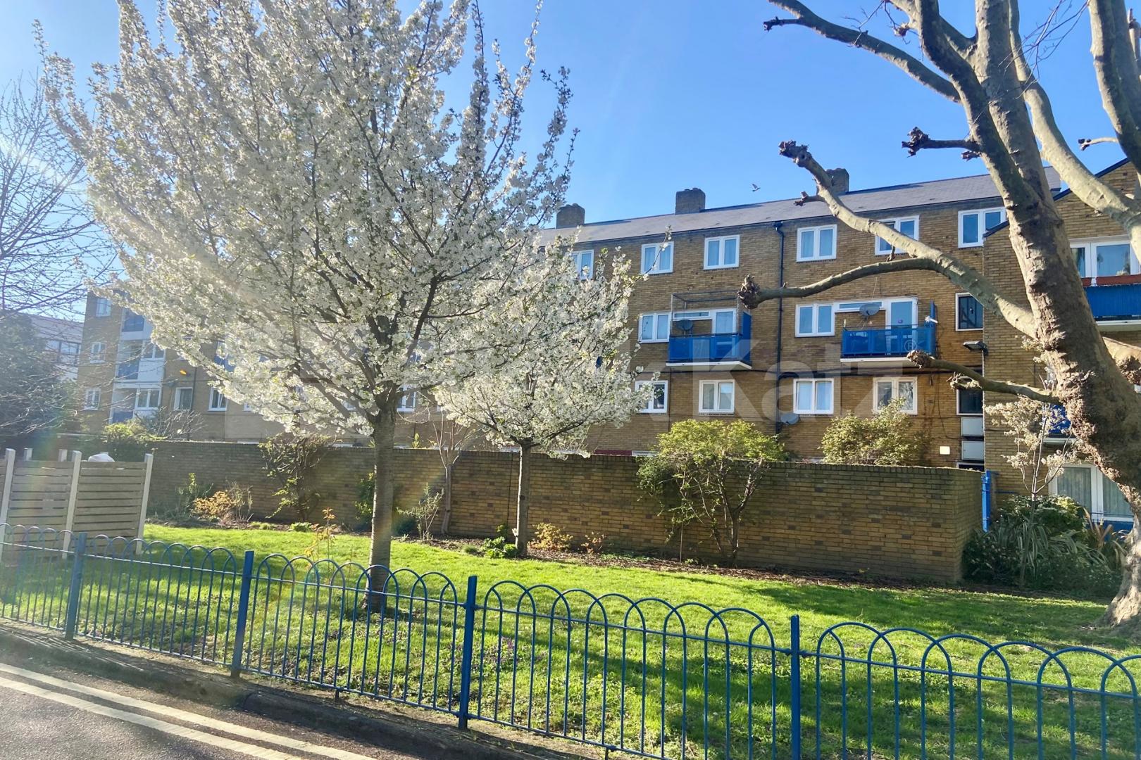 Conveniently located, bright and airy, split level three bedroom property Burbage Close, Borough