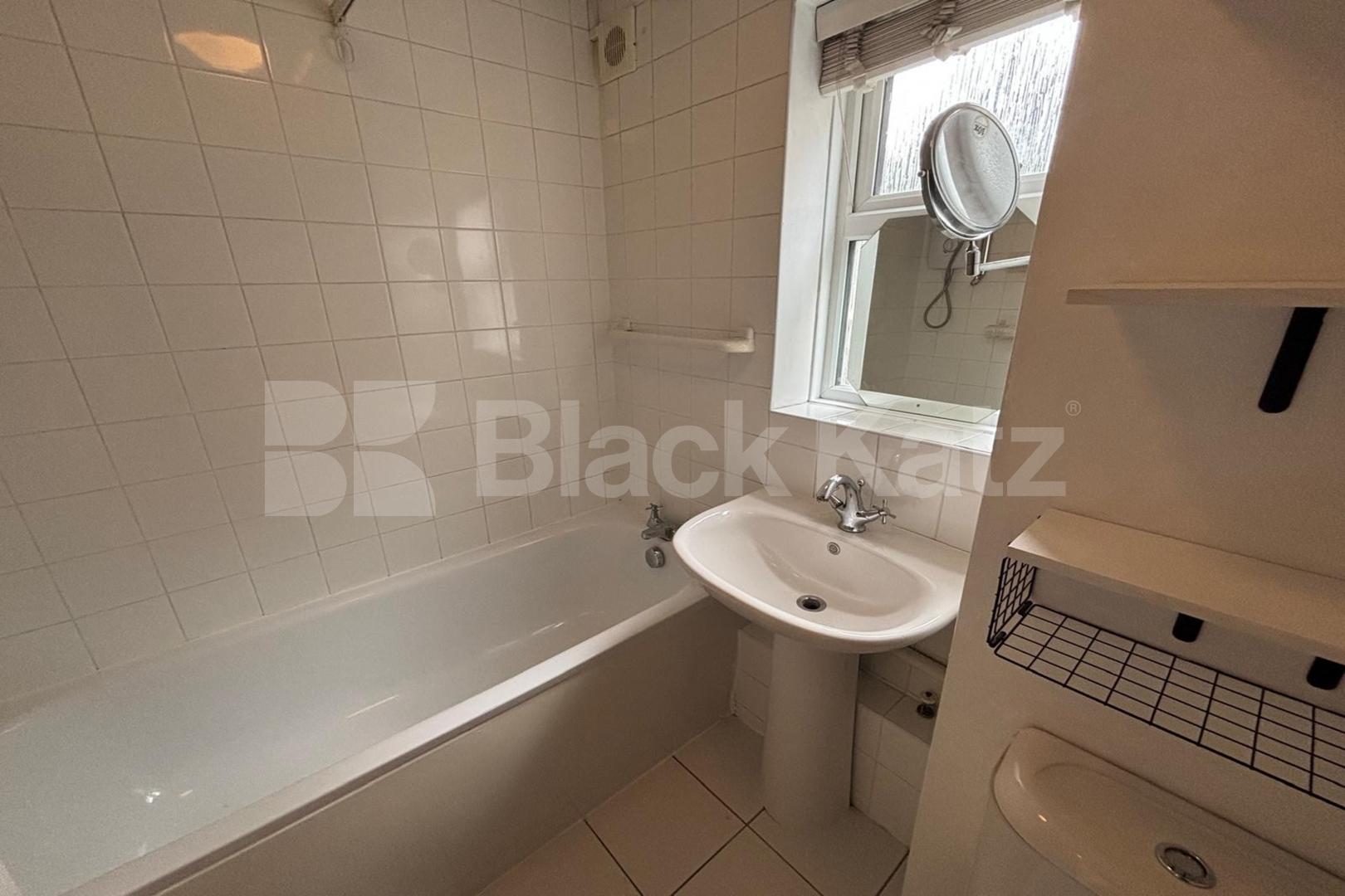 Generous bright & airy double studio Lewis Court Stubbs Drive, Bermondsey