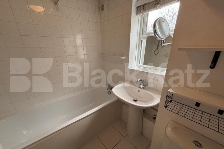 Generous bright & airy double studio Lewis Court Stubbs Drive, Bermondsey