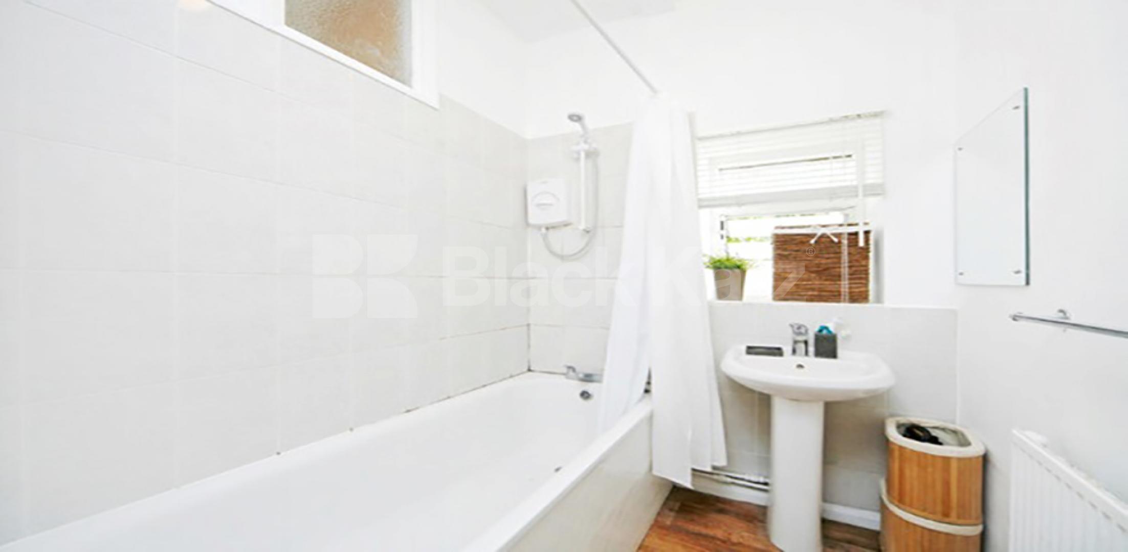 			1 Bedroom, 1 bath, 1 reception Flat			 Fulham Park Gardens, FULHAM 