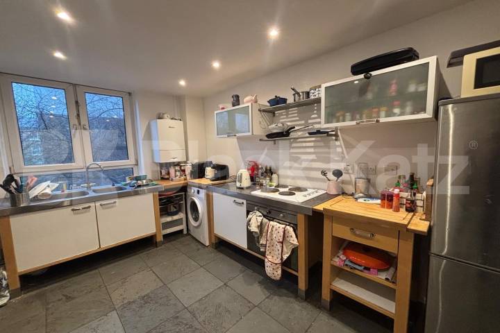 Superbly located & offering over 1034 Sq.Ft. of living & entertaining space  Renton Close, Brixton