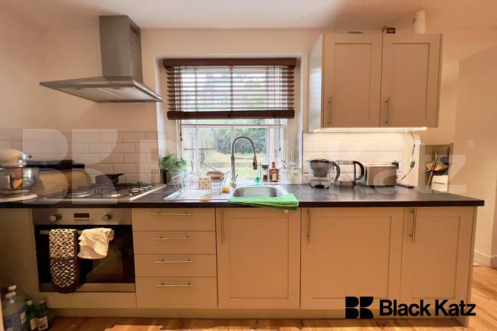 Gas, electric, water, council tax & internet all inclusive  Wansey Street, London Bridge