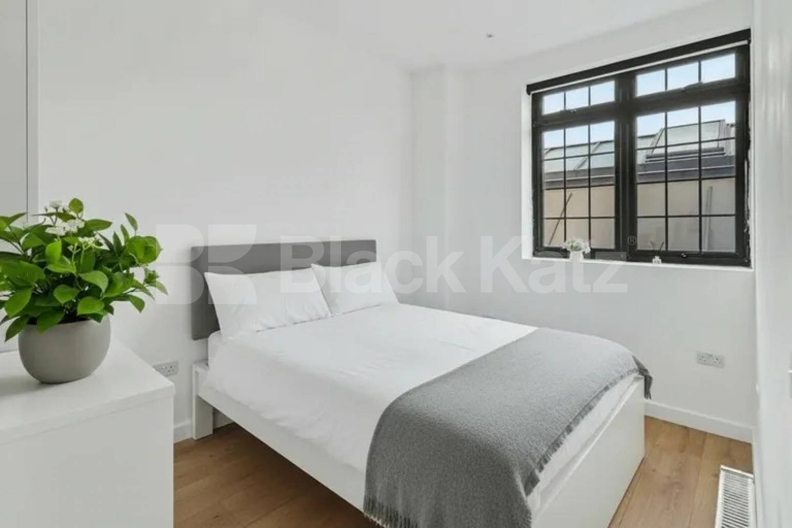 A spacious and well-presented split-level apartment situated on the sought-after Oaklands Road, NW2 Oaklands Road, Lancia House, NW2,  Lancia House