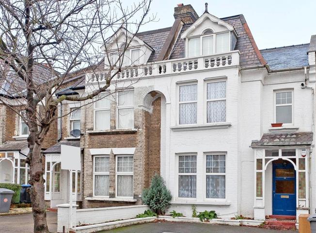 			NEW INSTRUCTION (three bathrooms, private garden), 3 Bedroom, 1 bath, 1 reception Flat			 Dyne Road, KILBURN