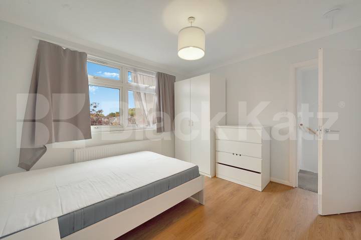 			3 Bedroom, 2 bath, 1 reception 			 Priory Terrace,  London  NW6