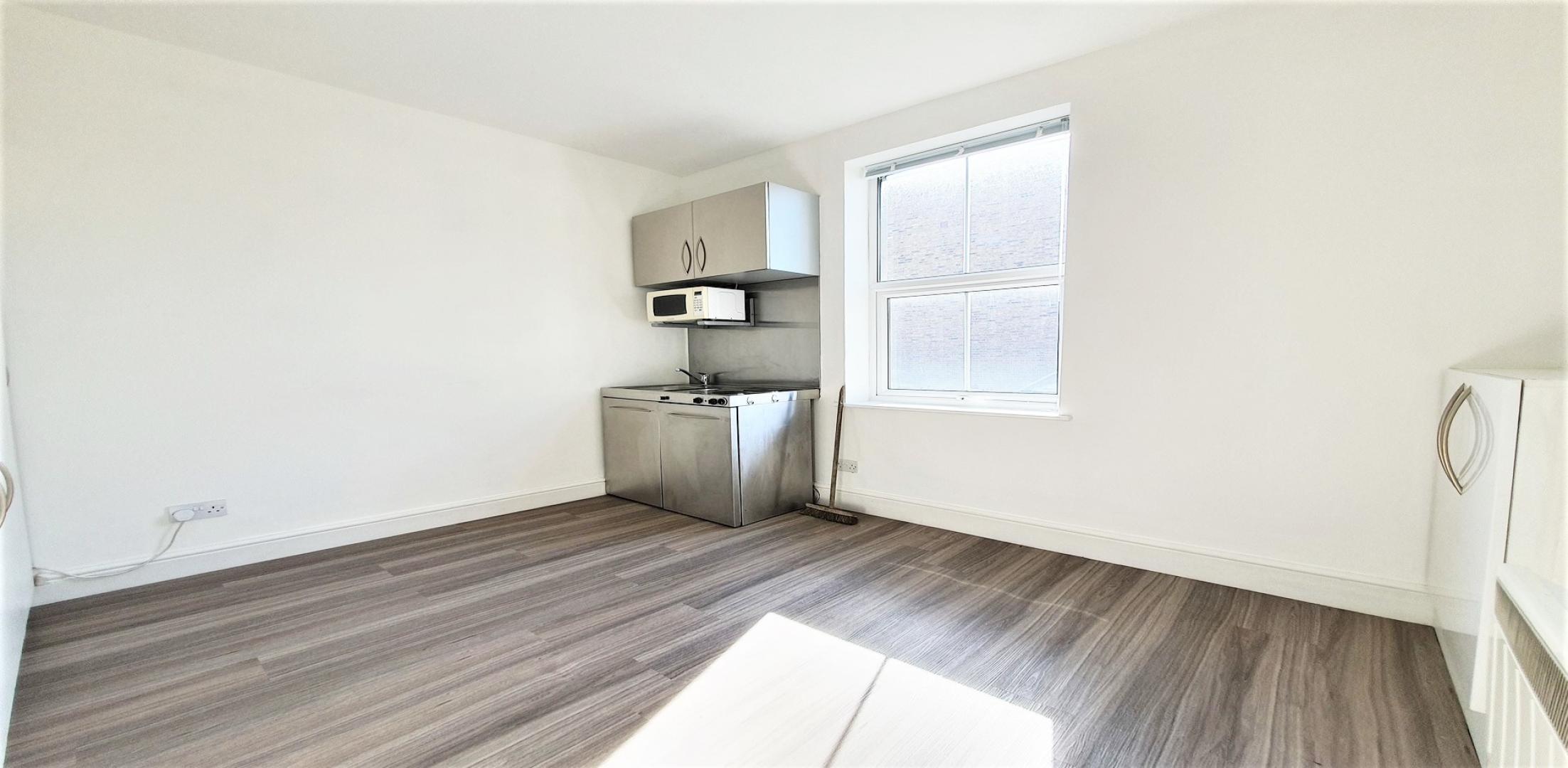 			WATER RATES INCLUDED, Studio Apartment, 1 bath, 1 reception Apartment			 West End Lane, WEST HAMPSTEAD