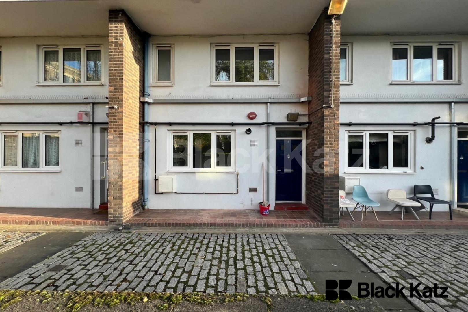 Duplex apartment superbly located  Cluny Estate , London bridge