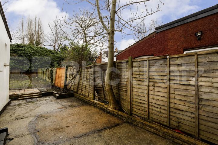 We are delighted to offer this lovely 1-bedroom apartment situated in a well-maintained period conversion in the sought-after area of Willesden Green Chichele Road, London, NW2,  London