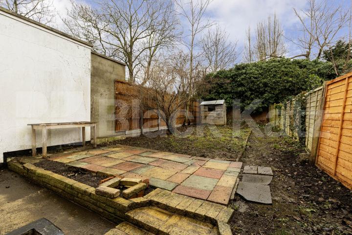 We are delighted to offer this lovely 1-bedroom apartment situated in a well-maintained period conversion in the sought-after area of Willesden Green Chichele Road, London, NW2,  London