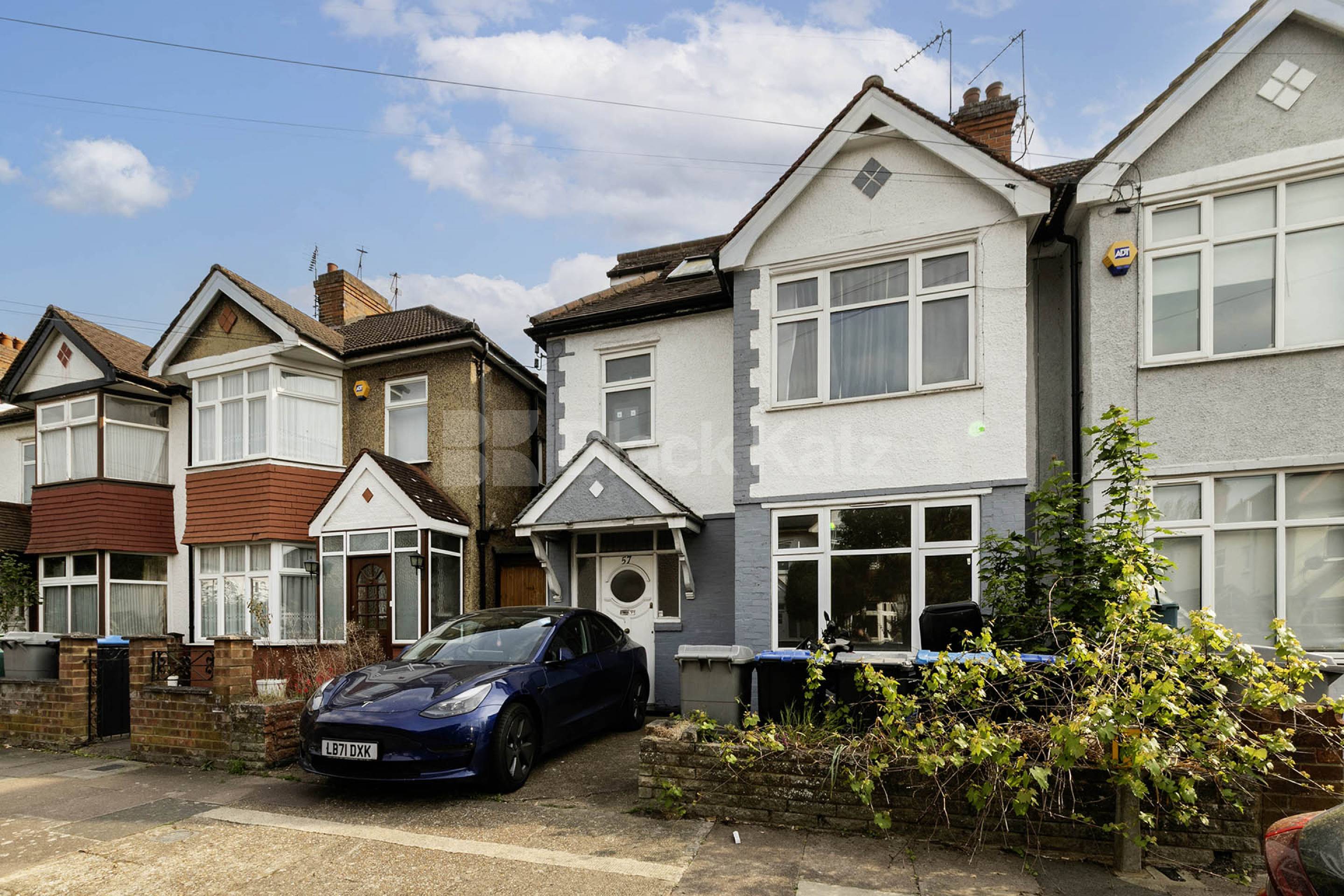 A well-presented and spacious two-bedroom property situated on the popular Geary Road, offering generous living accommodation throughout and available immediately Geary Road, London, NW10,  London NW10