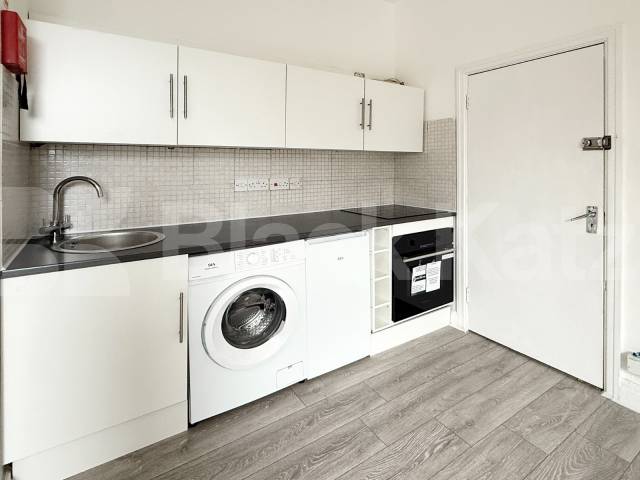 A well-presented self-contained studio apartment available to rent in the sought-after area of Harlesden Gardens, NW10.This bright and spacious studio offers comfortable open-plan living, featuring a modern fitted kitchen and a private bathroom, maki Harlesden Gardens, London, NW10,  London