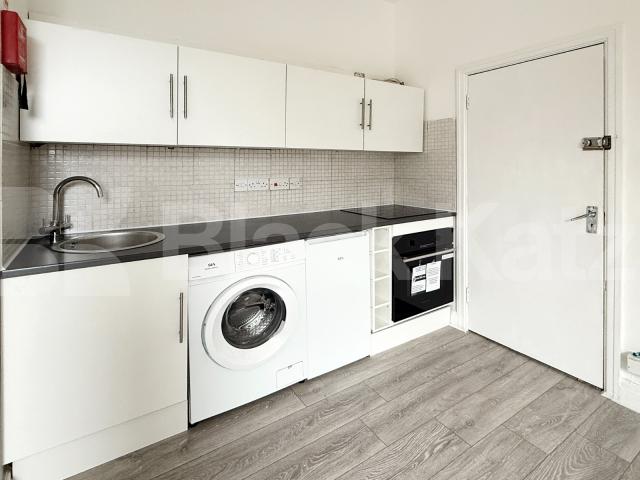 A well-presented self-contained studio apartment available to rent in the sought-after area of Harlesden Gardens, NW10.This bright and spacious studio offers comfortable open-plan living, featuring a modern fitted kitchen and a private bathroom, maki Harlesden Gardens, London, NW10,  London