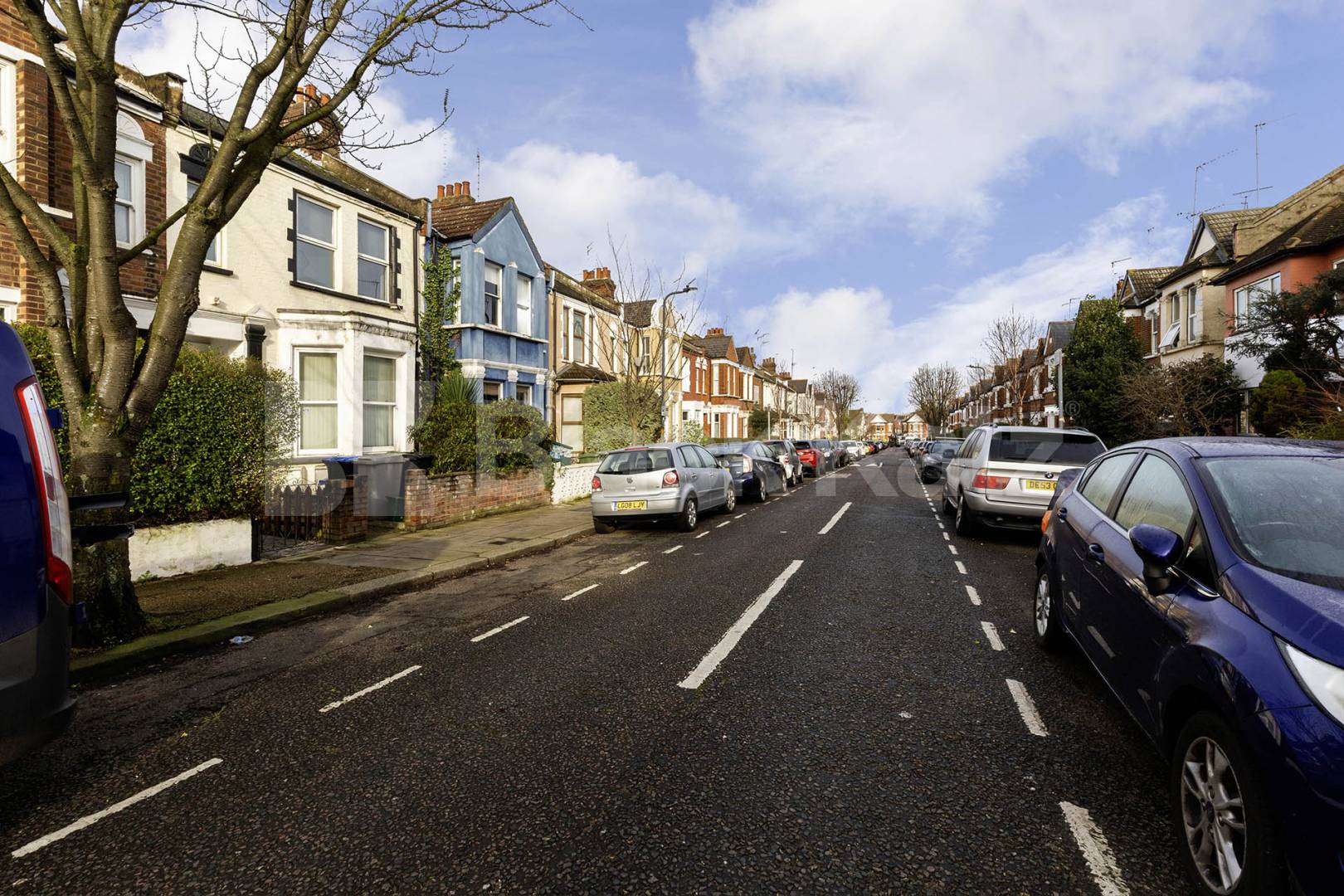 A furnished 1-bedroom available immediately on Riffel Road, NW2, located in a quiet and well-connected residential area.The apartment comes fully furnished and is bright, comfortable, and well maintained Riffel Road, London, NW2,  London