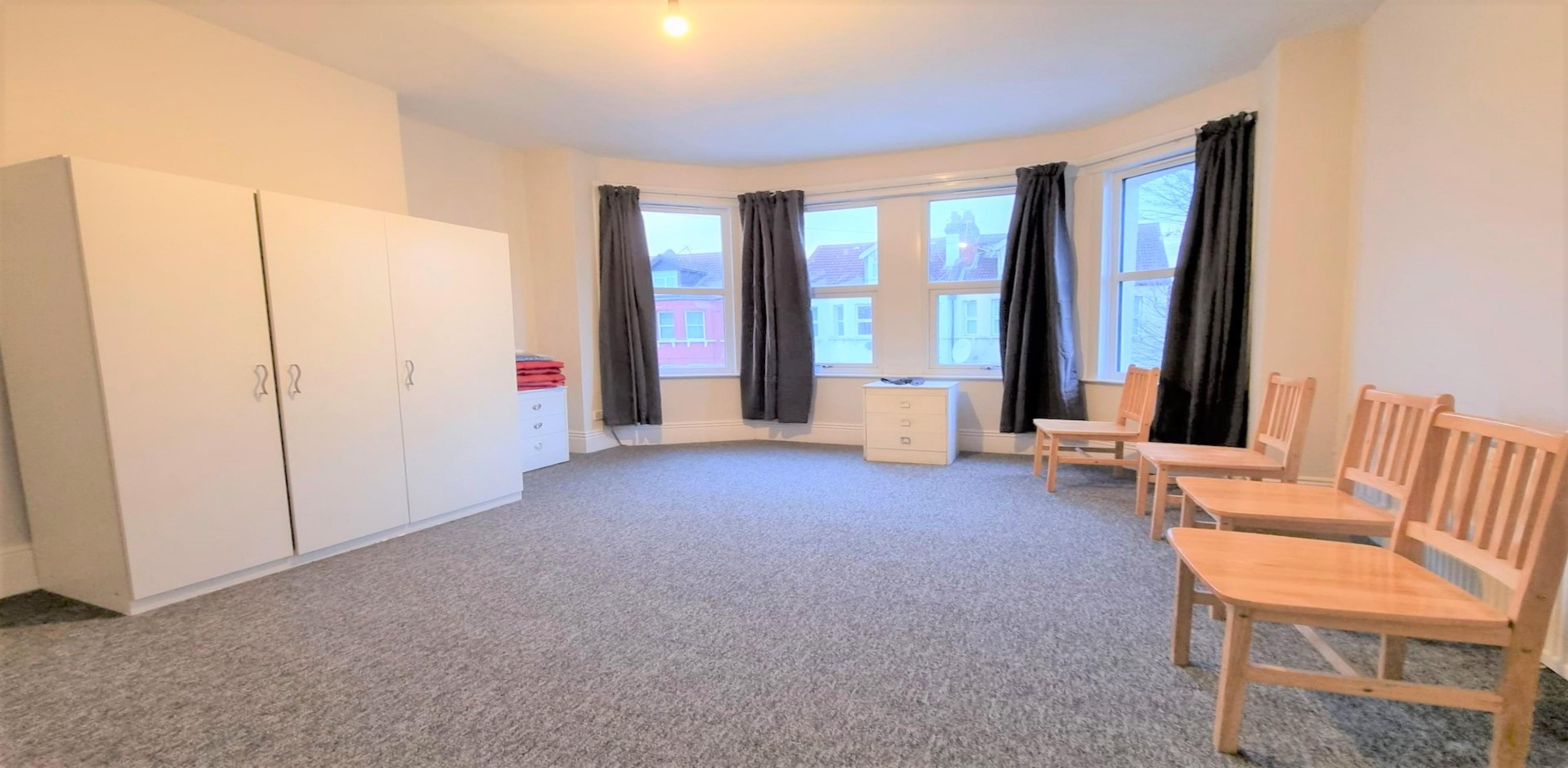 			3 Bedroom, 1 bath, 1 reception Flat			 Ash Grove, Cricklewood  NW2