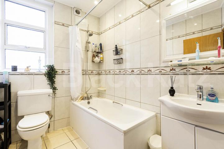 			1 Bedroom, 1 bath, 1 reception 			 Burnley Road, London, NW10,  London