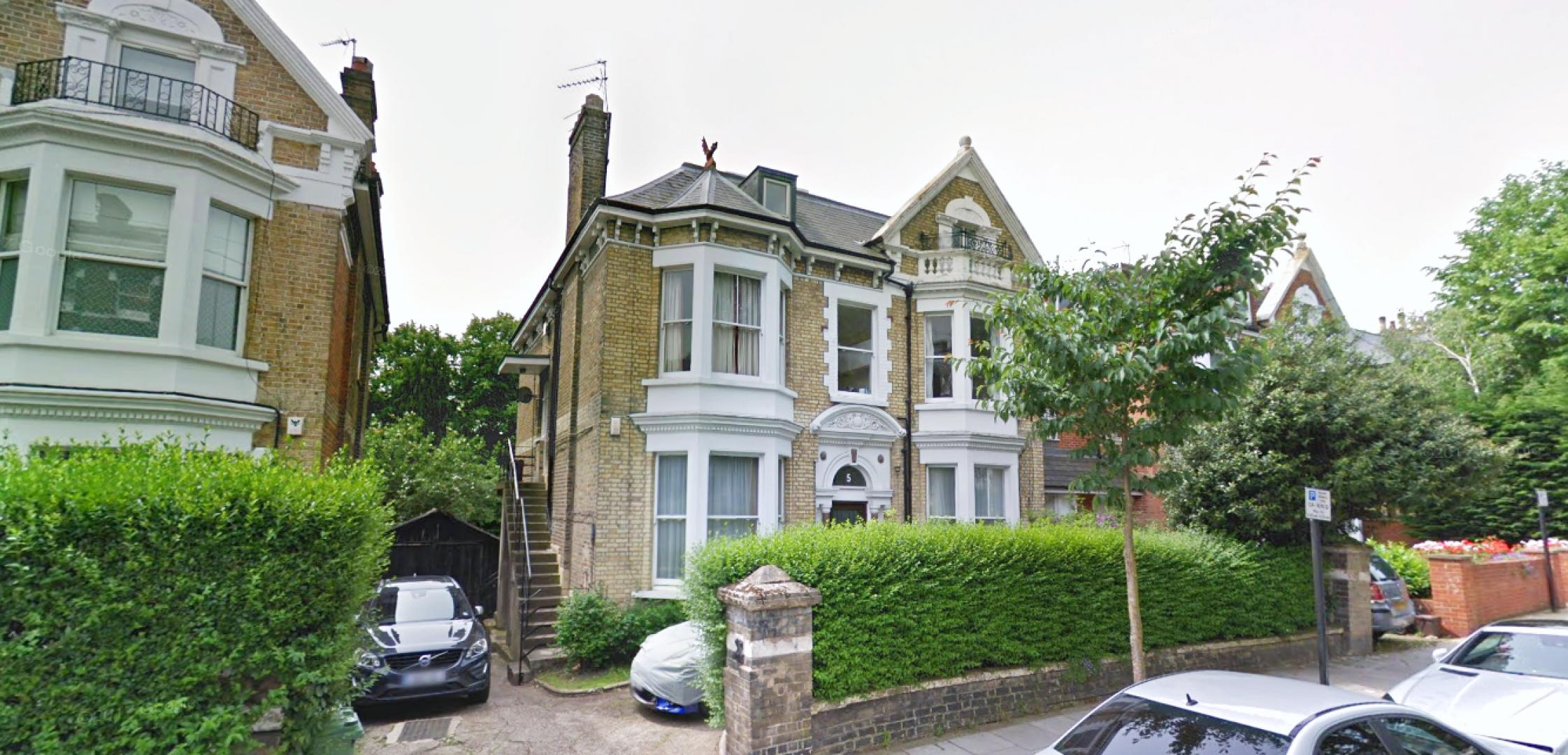 			UNDER OFFER , 3 Bedroom, 1 bath, 1 reception Flat			 Woodchurch Road, WEST HAMPSTEAD