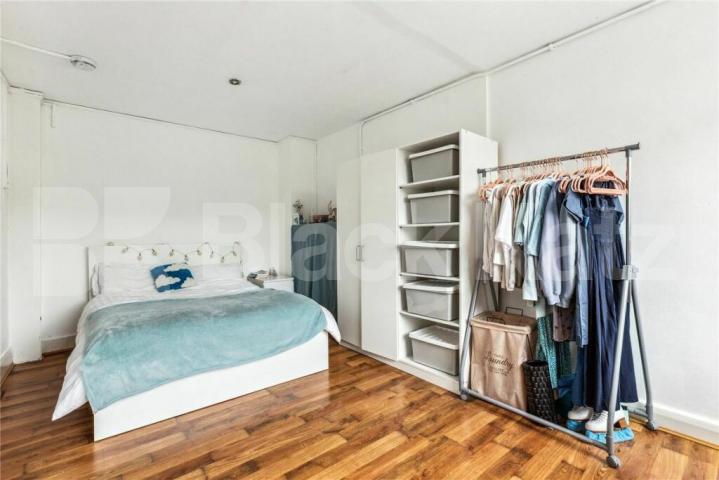 			4 Bedroom, 2 bath, 1 reception Flat			 Campsfield Road, Hornsey