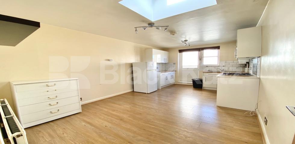 			VIRTUAL TOUR AVAILABLE!, 2 Bedroom, 1 bath, 1 reception Flat			 CHAPEL MARKET N1, ANGEL