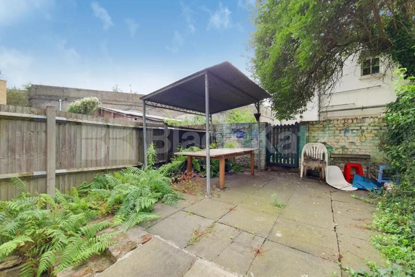 3 double bedroom property perfect for sharers Royal College Street, Camden