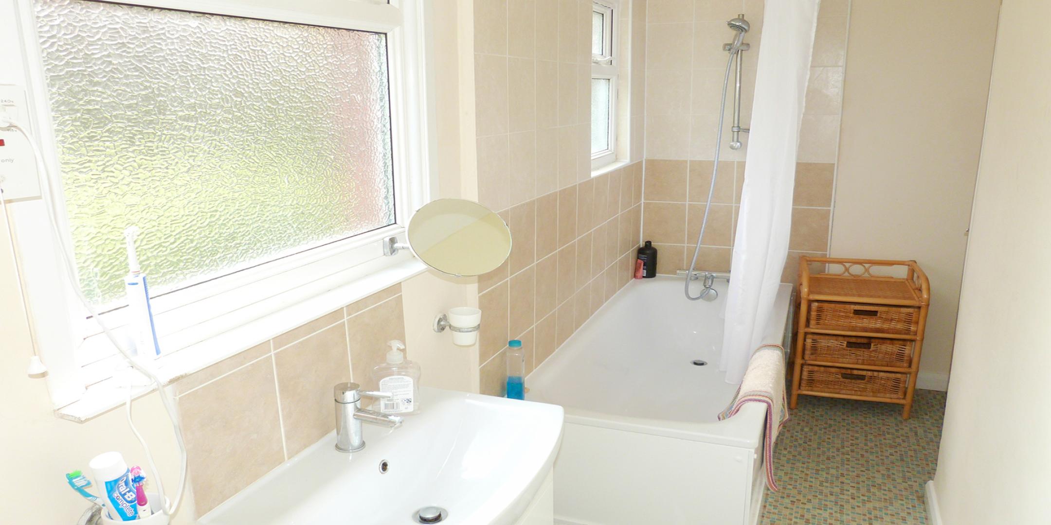 			UNDER OFFER , 1 Bedroom, 1 bath, 1 reception Flat			 Aylestone Avenue, WILLESDEN GREEN