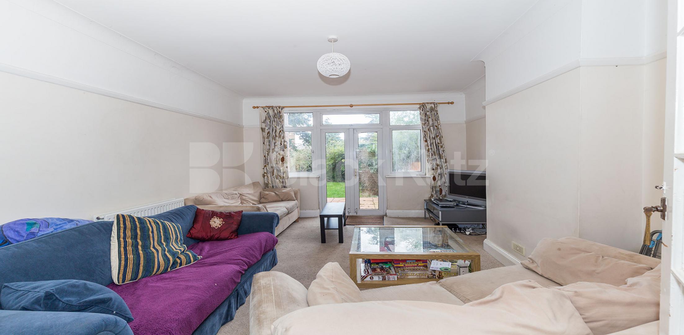 			APS School Catchment!, 5 Bedroom, 1 bath, 1 reception House			 Durnsford Road, Muswell Hill