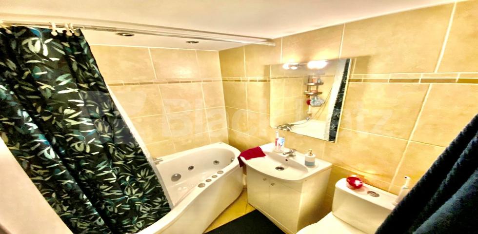 			2 Bedroom, 1 bath, 1 reception Flat			 The Broadway, Crouch End