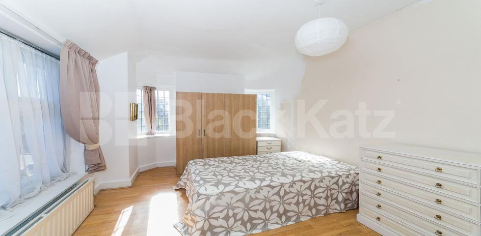 			New Instruction!, 1 Bedroom, 1 bath, 1 reception Flat			 Great North Road, HIGHGATE