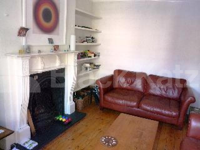 			LET!, 4 Bedroom, 1 bath, 1 reception House			 Braemar Avenue, BOUNDS GREEN/WOOD GREEN