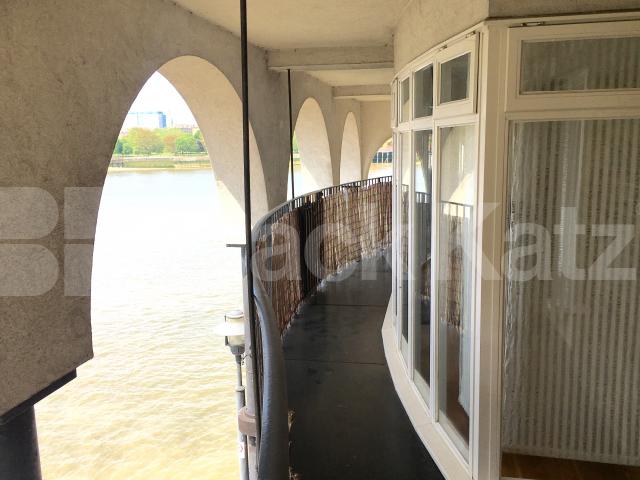 			UNDER OFFER , 3 Bedroom, 1 bath, 1 reception Apartment			 Bellamys Court. Abbotshade Road , Rotherhithe