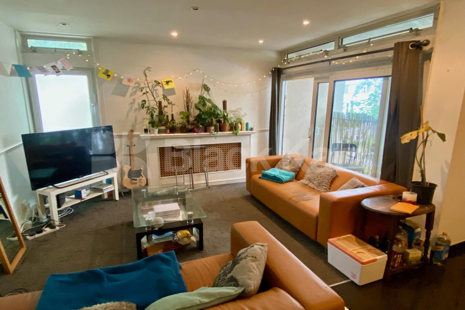 Stulish duplex apartment moments from the green open spaces of Clapham Common   Victoria Rise, Clapham Common